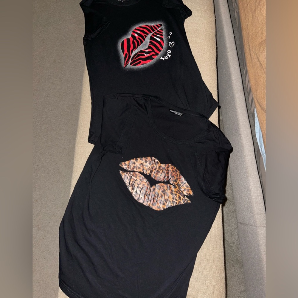 2 ~ graphic short sleeve Lip design T’s